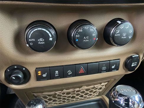 Used 2017 Jeep Wrangler Unlimited Rubicon w/ Connectivity Group image 21