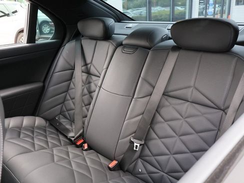 Used 2025 BMW 740i w/ Premium Package RWD image 41