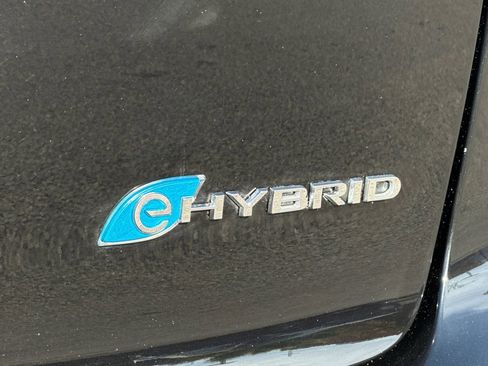Used 2024 Chrysler Pacifica Limited FWD image 29