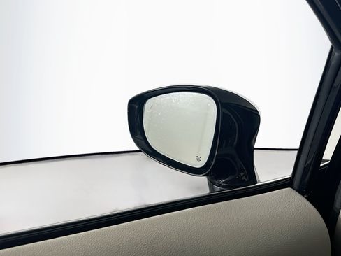 Used 2020 Chrysler Pacifica Limited w/ Advanced Safetytec Group FWD image 16