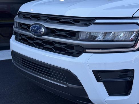 Used 2024 Ford Expedition XLT image 5