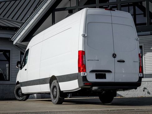 Used 2026 Mercedes-Benz Sprinter 2500 image 2