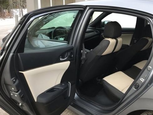 Used 2019 Honda Civic EX image 9