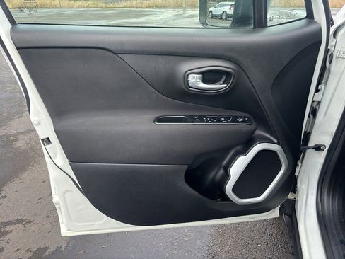 Used 2019 Jeep Renegade Sport image 18