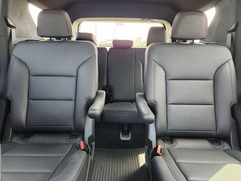 Used 2025 Chevrolet Traverse Z71 w/ Driver Confidence Package image 10