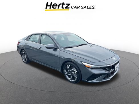 Used 2025 Hyundai Elantra SEL image 1