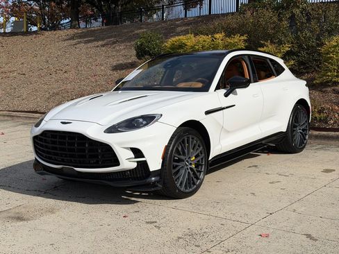 Used 2023 Aston Martin DBX 707 image 13