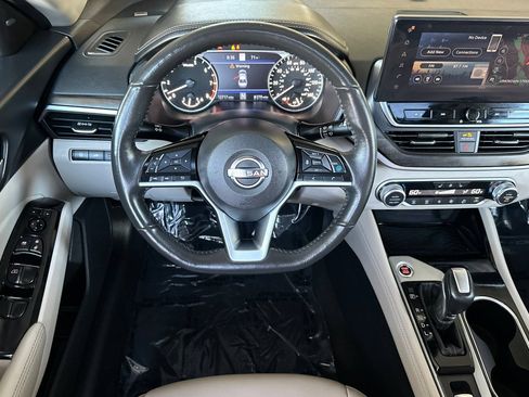 Used 2024 Nissan Altima 2.5 SL FWD image 15