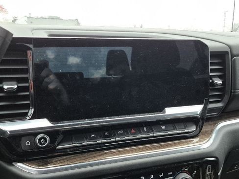 Used 2024 Chevrolet Silverado 1500 LT image 9