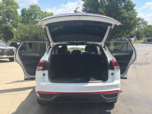 Used 2025 Volkswagen Atlas Cross Sport SE AWD/4WD image 11