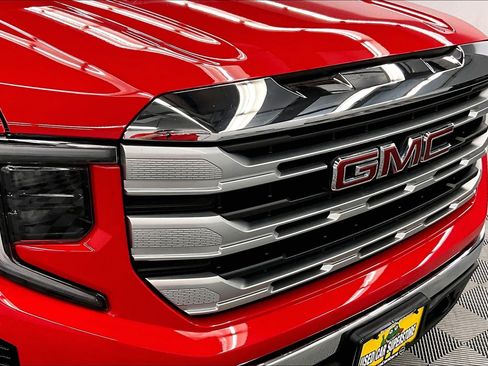 Used 2022 GMC Sierra 1500 SLE AWD/4WD image 34
