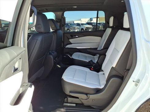 New 2026 Chevrolet Traverse High Country image 11