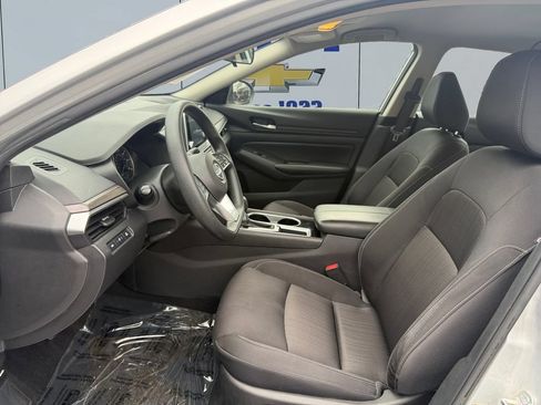 Used 2024 Nissan Altima 2.5 SV FWD image 10