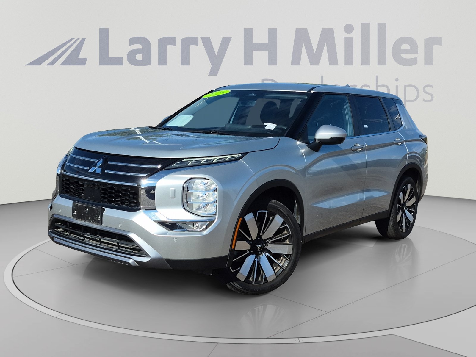 Used 2025 Mitsubishi Outlander SE AWD/4WD image 1