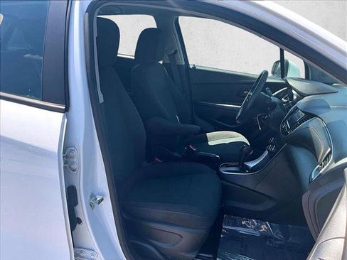 Used 2020 Chevrolet Trax LS FWD image 9