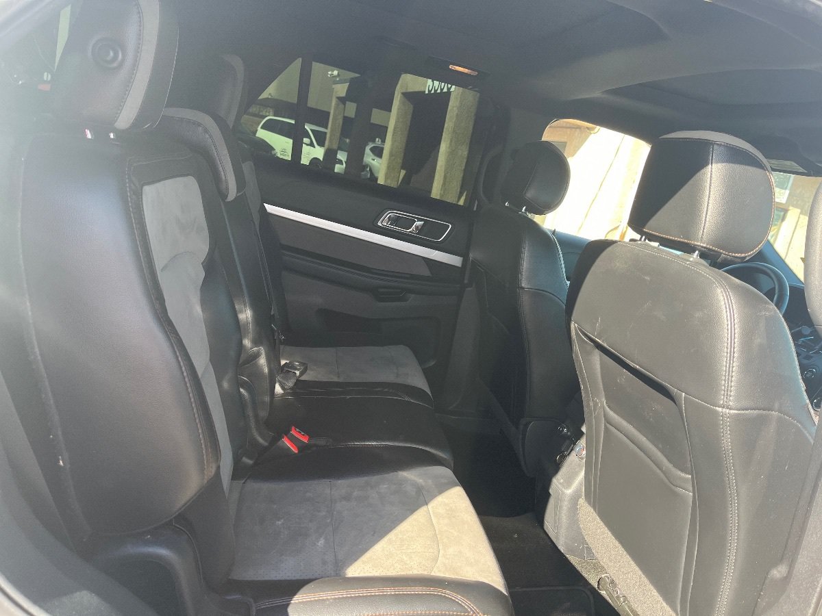 Used 2017 Ford Explorer XLT w/ Equipment Group 202A FWD image 15