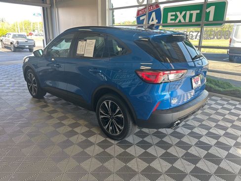 Used 2021 Ford Escape SE w/ SE Sport Appearance Package image 4