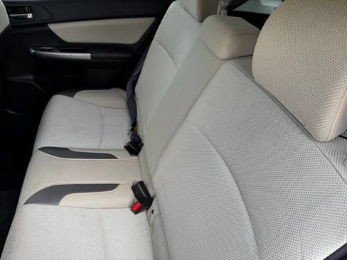 Used 2017 Subaru Crosstrek 2.0i Premium w/ Moonroof Package AWD/4WD image 9