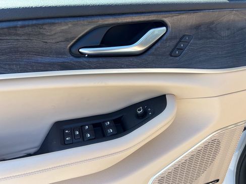 Used 2022 Jeep Grand Cherokee L Limited image 17