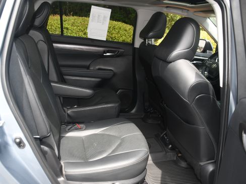 Certified 2021 Toyota Highlander Limited AWD/4WD image 20