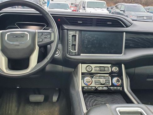 Used 2021 GMC Yukon Denali w/ Denali Premium Package image 8