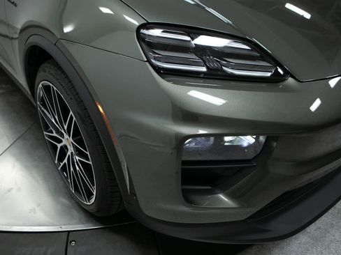 New 2026 Porsche Macan Electric RWD image 12