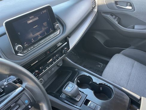 Used 2022 Nissan Rogue SV image 24