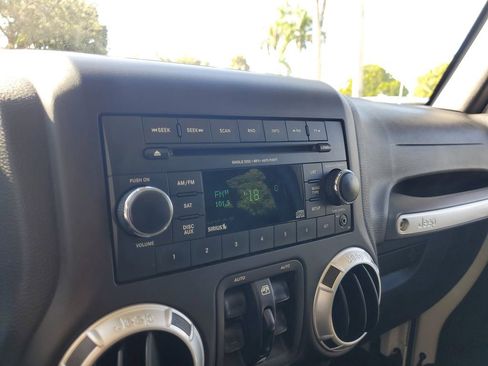 Used 2015 Jeep Wrangler Unlimited Sahara w/ Trailer Tow Group image 32