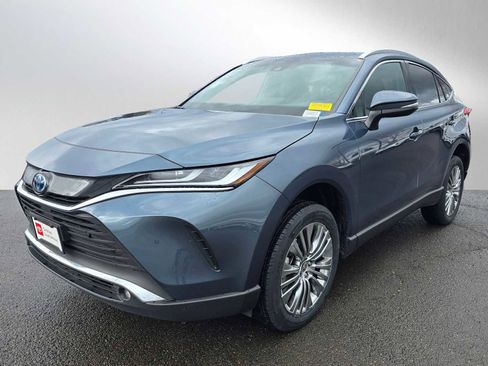 Used 2023 Toyota Venza XLE image 7