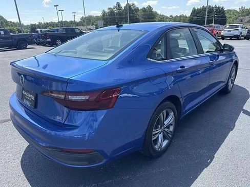 Used 2024 Volkswagen Jetta SE FWD image 7
