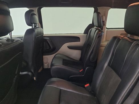 Used 2018 Dodge Grand Caravan SXT FWD image 18