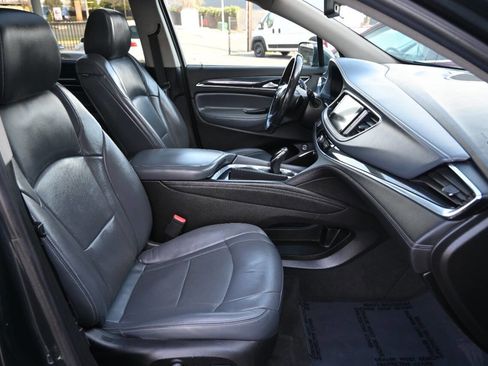 Used 2018 Buick Enclave Essence image 13