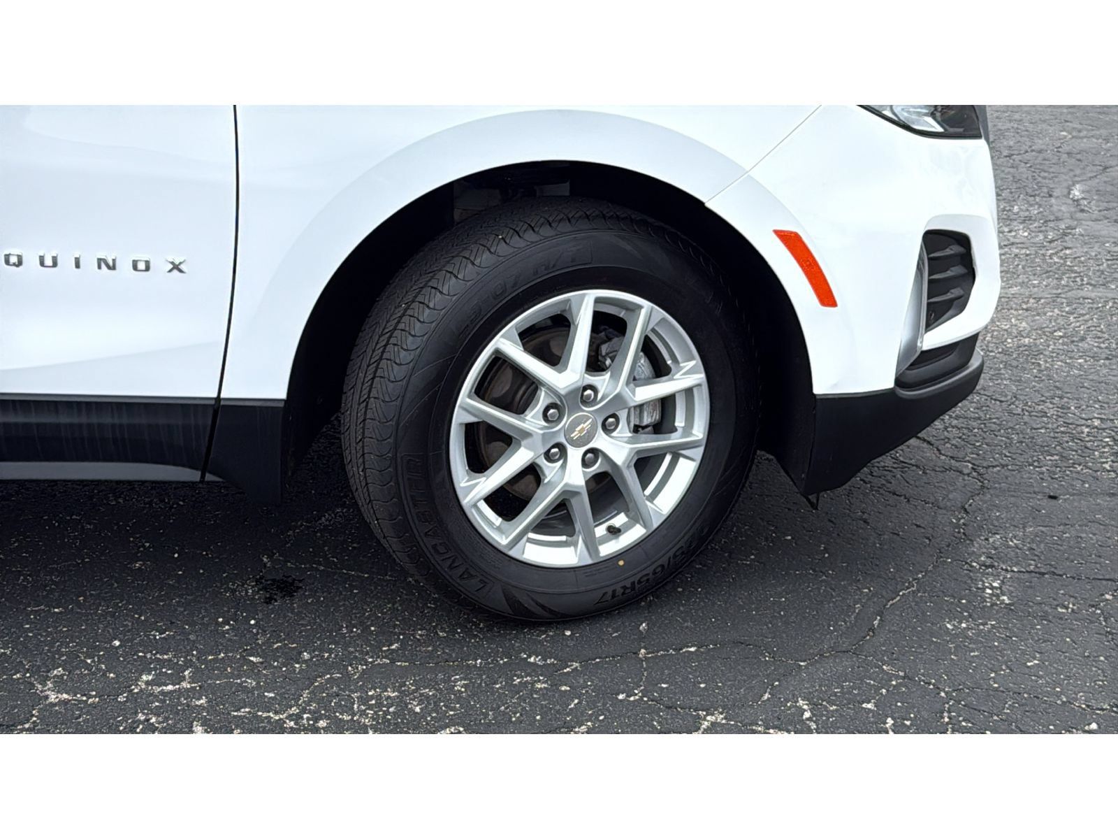 Used 2024 Chevrolet Equinox LT FWD image 11