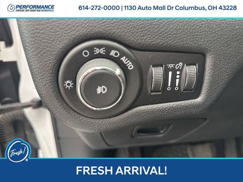 Used 2018 Jeep Cherokee Latitude Plus w/ Cold Weather Group AWD/4WD image 14