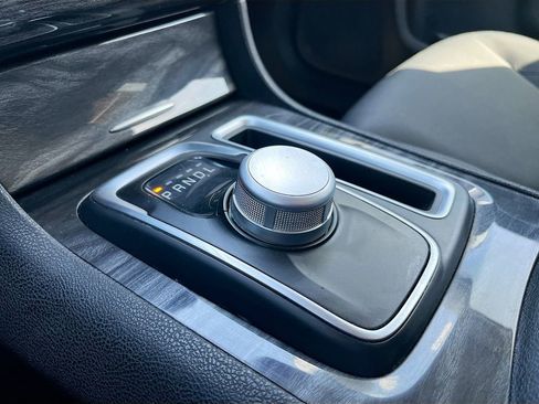 Used 2022 Chrysler 300 Touring w/ Sport Appearance Package RWD image 16