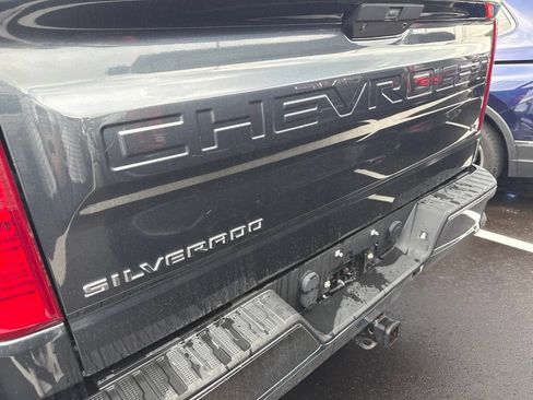 Used 2022 Chevrolet Silverado 1500 LT AWD/4WD image 19