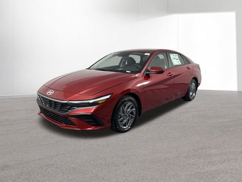 Used 2025 Hyundai Elantra Sport FWD image 1