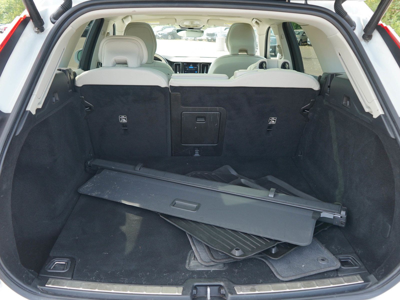 Used 2022 Volvo XC60 B5 Momentum AWD/4WD image 9