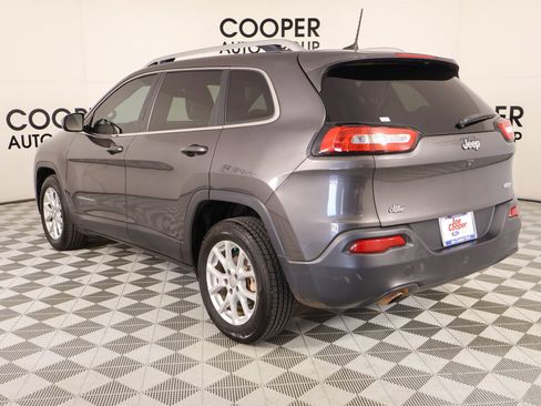 Used 2018 Jeep Cherokee Latitude Plus image 20