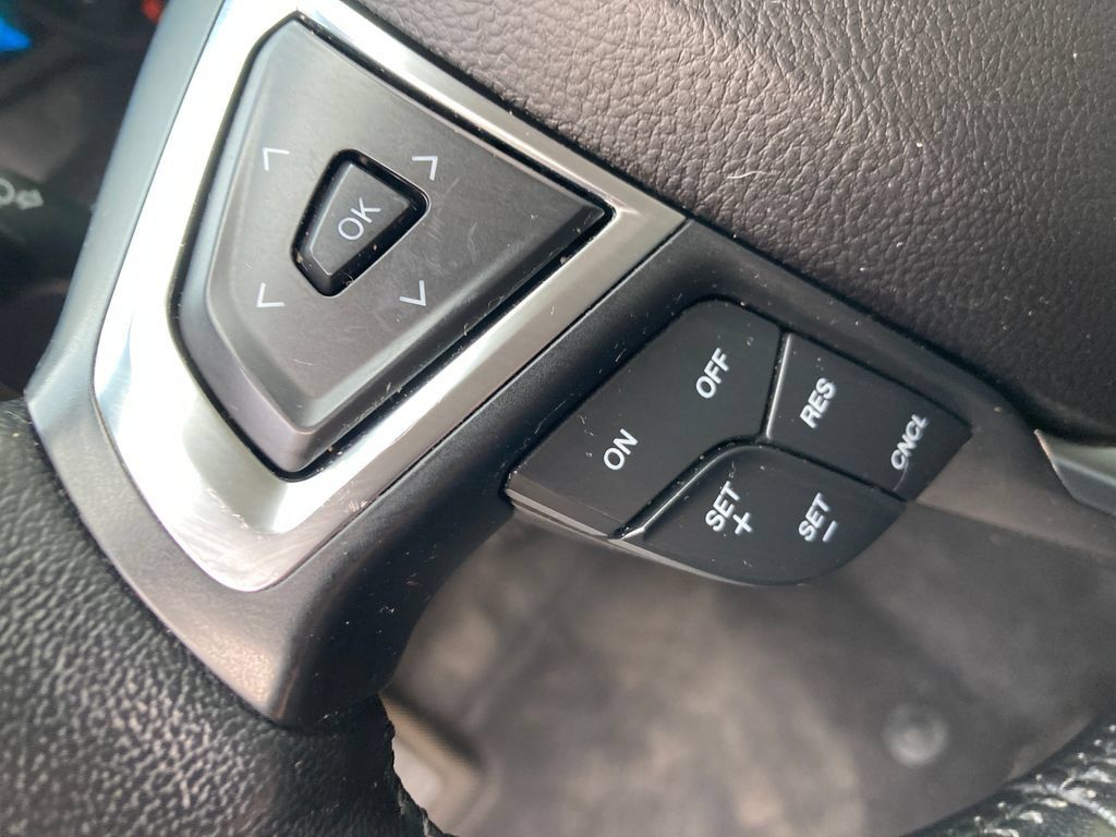 Used 2023 Ford Edge SEL AWD/4WD image 40