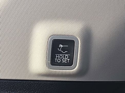 Used 2023 Jeep Grand Cherokee Limited image 13