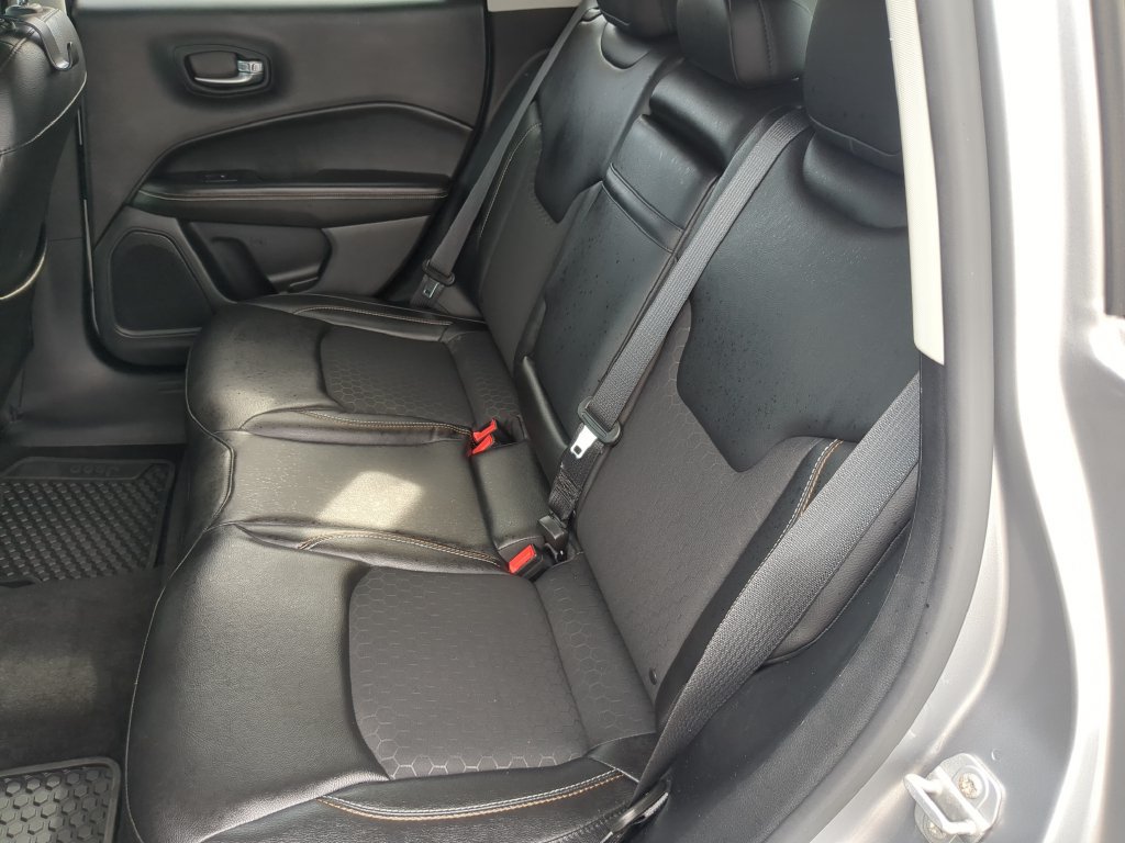Used 2018 Jeep Compass Latitude w/ Cold Weather Group AWD/4WD image 17