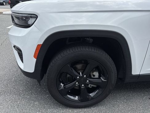 Used 2025 Jeep Grand Cherokee Limited w/ Black Appearance Package AWD/4WD image 19
