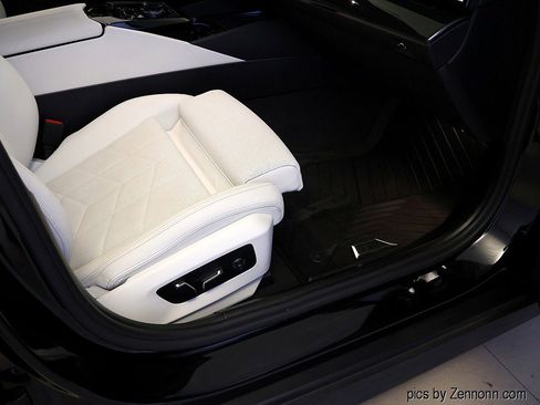 Certified 2024 BMW 530i xDrive w/ Premium Package image 39