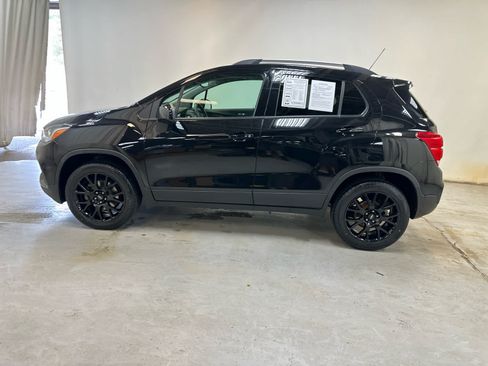 Used 2022 Chevrolet Trax LT w/ Premium Seat Package AWD/4WD image 9