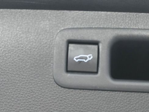 Used 2021 Toyota Highlander XSE FWD image 22