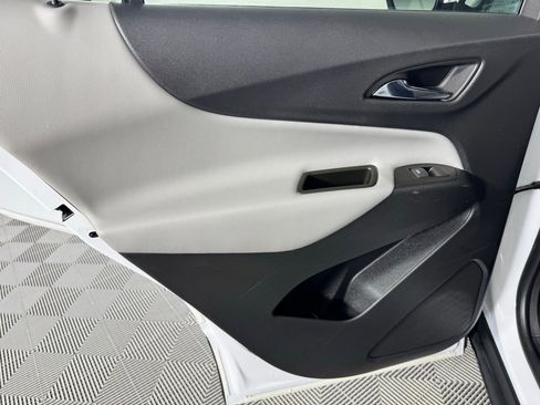 Used 2023 Chevrolet Equinox LT image 23