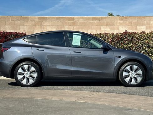 Used 2023 Tesla Model Y Long Range image 3