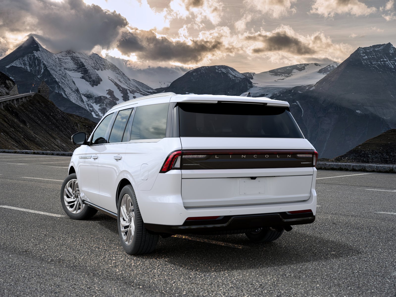 New 2027 Lincoln Navigator Reserve AWD/4WD image 3