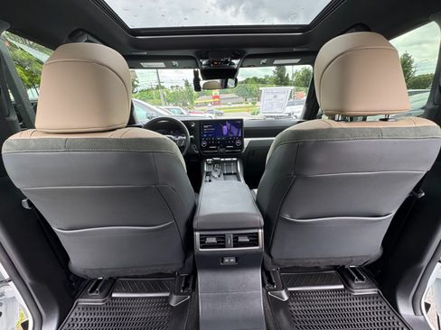 Used 2024 Lexus GX 550 AWD/4WD image 29